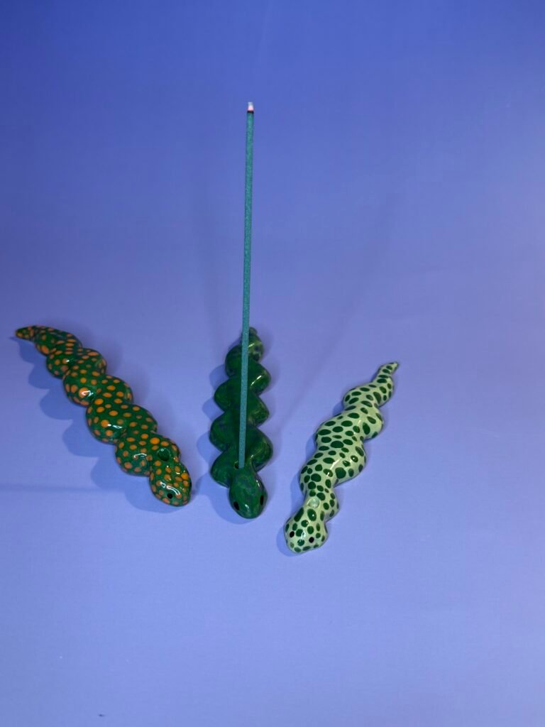 Serpent encensants